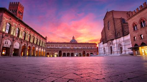 comet bologna piazza maggiore.